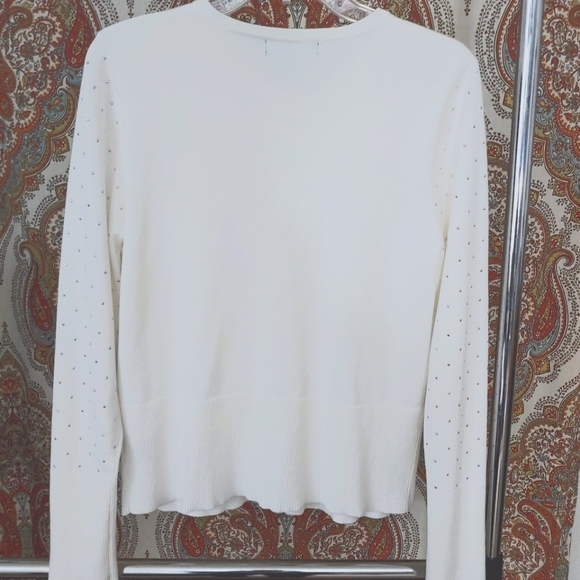 White cardigan with accent. - Picture 4 of 6